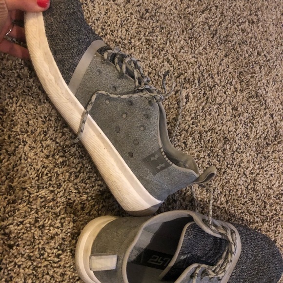 Under armour shoes - Picture 1 of 2